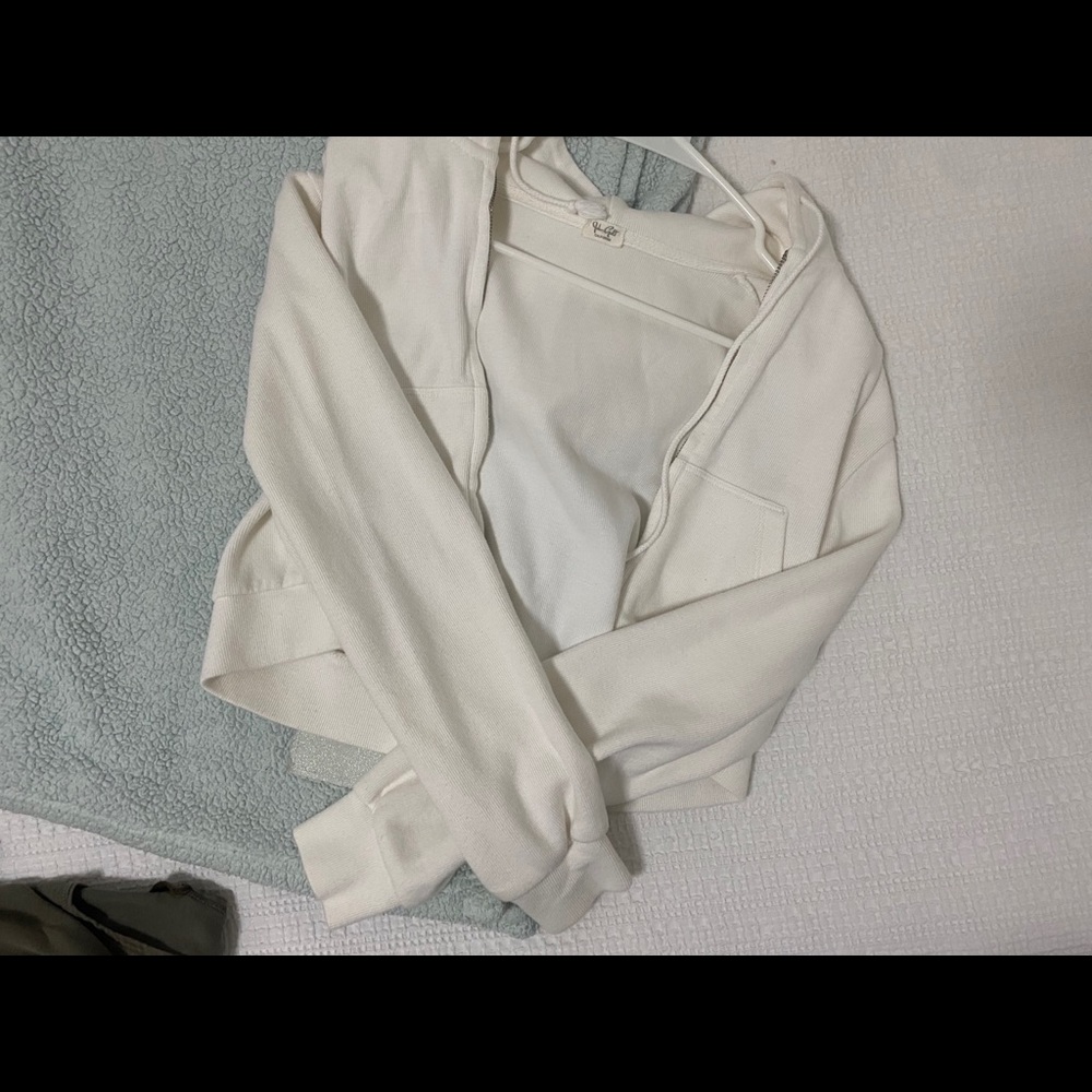 Brandy Melville sweater - Picture 5 of 5
